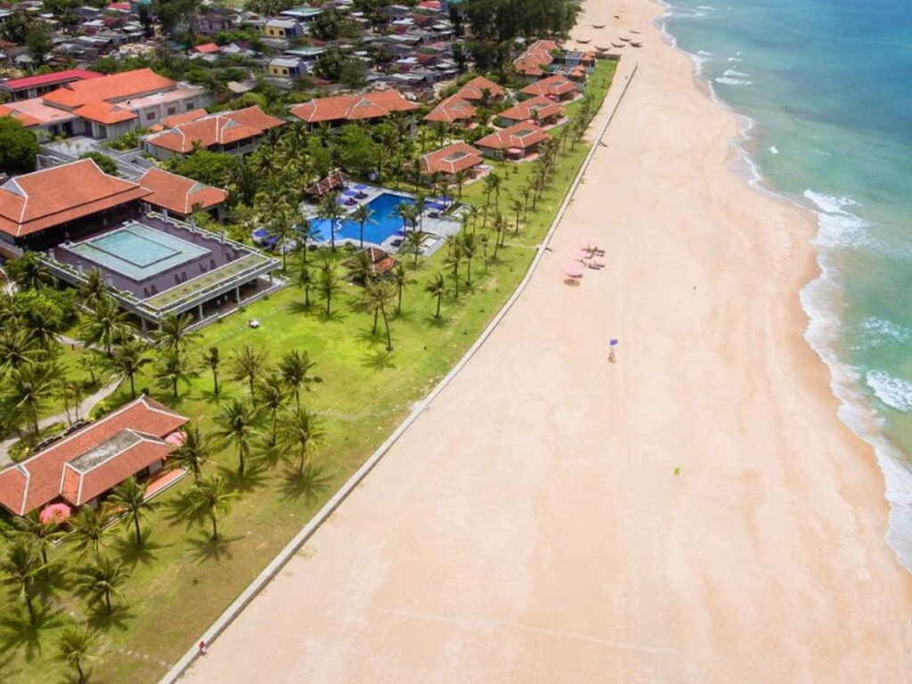 Lapochine Beach Resort